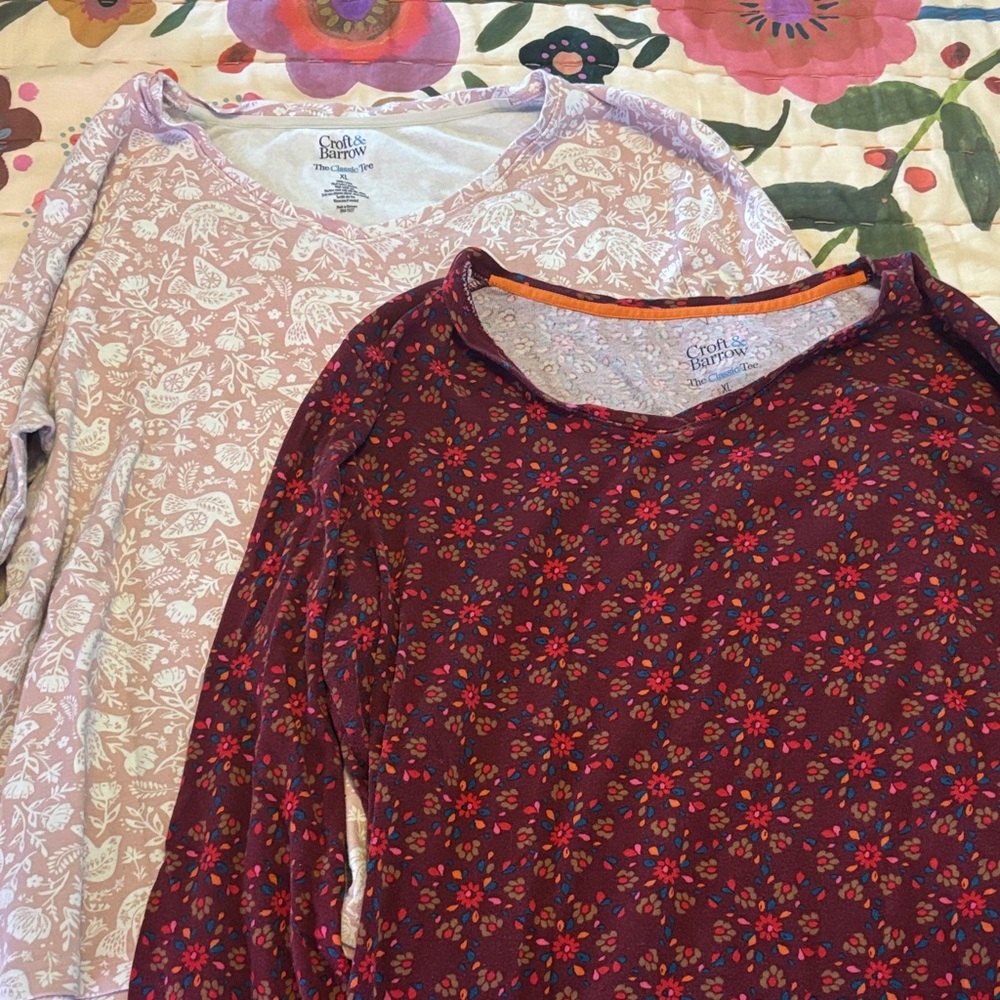 Croft & Barrow Women's Long Sleeve Tops - Burgundy and Light Pink Floral